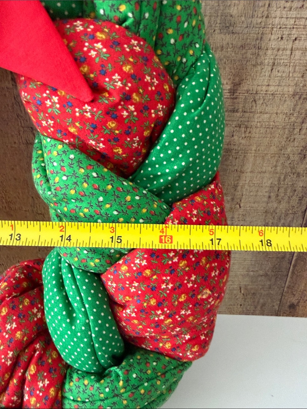 VTG large handmade quilted patchwork kitschy Christmas wreath - Picture 9 of 10